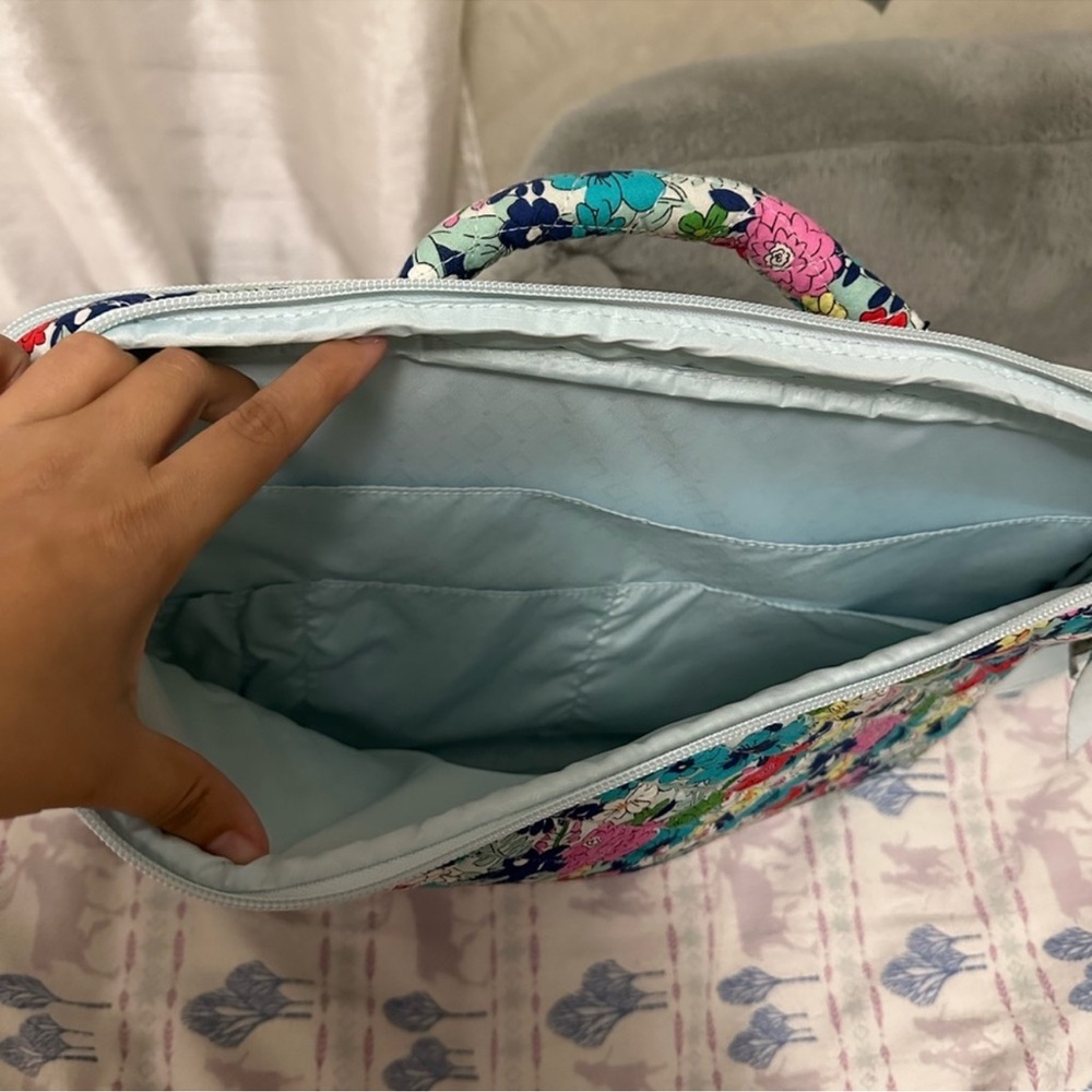 Vera Bradley~ Laptop Case 💐 - Picture 4 of 8